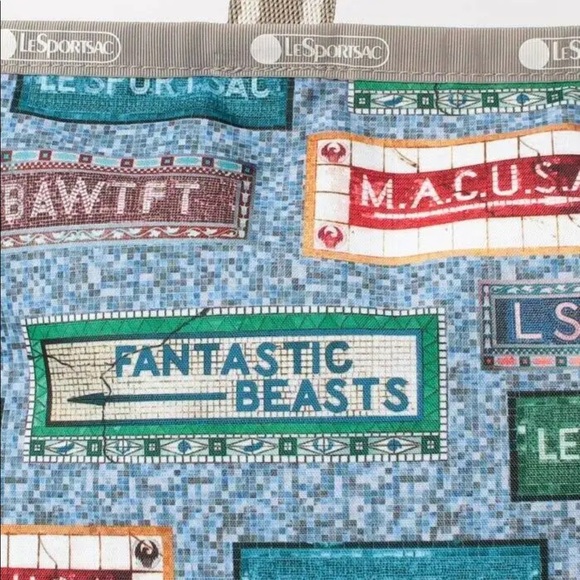 Lesportsac Fantastic Beasts Large Tote, NY Subway Tile Design - Harry Potter - Picture 7 of 9